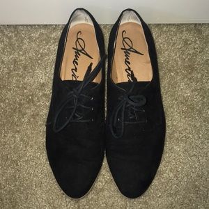 Black Pointed Shoes